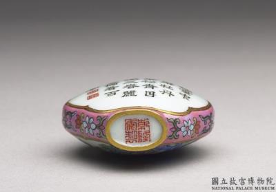 图片[3]-Famille-rose snuff bottle with imperial poetry and floral decoration, Qing dynasty, Qianlong reign (1736-1795)-China Archive